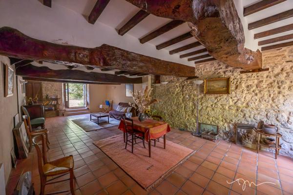 Charmante maison de campagne et ses dépendances