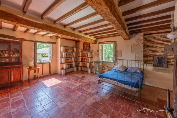 Charmante maison de campagne et ses dépendances