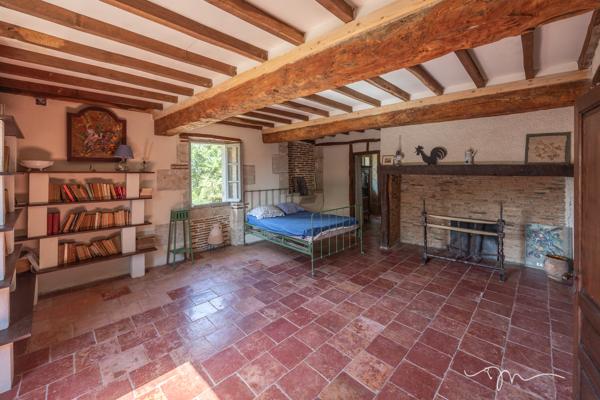 Charmante maison de campagne et ses dépendances