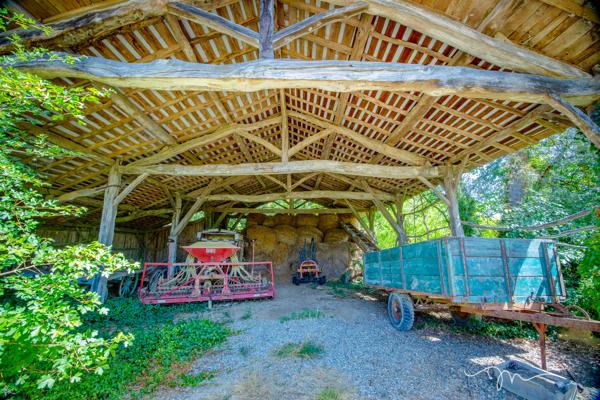 Charmante maison de campagne et ses dépendances
