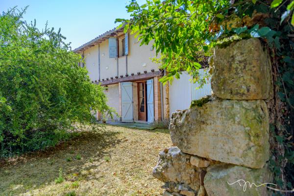 Charmante maison de campagne et ses dépendances