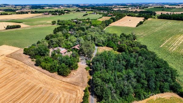 Charmante maison de campagne et ses dépendances