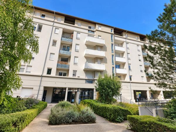 Exclusivité - Appartement 3 pièces dernier étage à vendre à Clermont-Ferrand avec balcon et stationnement