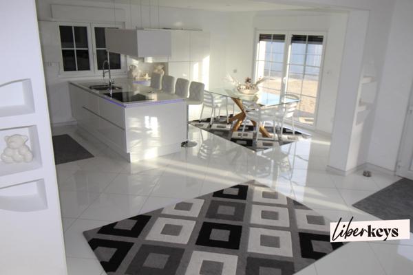 Vend maison individuelle semi plain pied, 6 pièces sur 1007m²