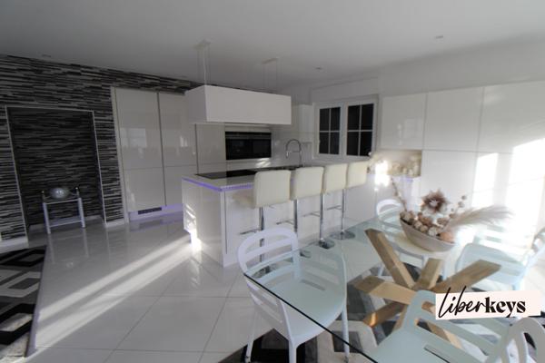 Vend maison individuelle semi plain pied, 6 pièces sur 1007m²