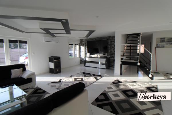 Vend maison individuelle semi plain pied, 6 pièces sur 1007m²