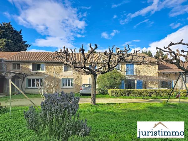 Camaret-sur-Aigues (84850) MAISON MITOYENNE DE 205 M²DANS UN MAS AVEC UN HANGAR DE 90M² SUR UN TERRAIN DE 3183M²