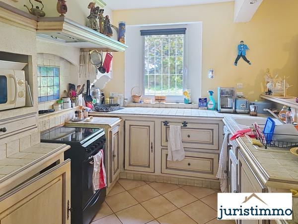 Camaret-sur-Aigues (84850) MAISON MITOYENNE DE 205 M²DANS UN MAS AVEC UN HANGAR DE 90M² SUR UN TERRAIN DE 3183M²