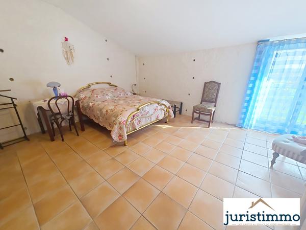 Camaret-sur-Aigues (84850) MAISON MITOYENNE DE 205 M²DANS UN MAS AVEC UN HANGAR DE 90M² SUR UN TERRAIN DE 3183M²