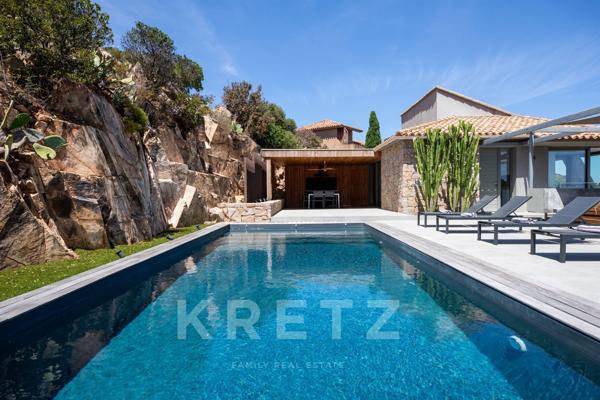 Villa d’exception entre pierre et bois avec piscine et vue mer