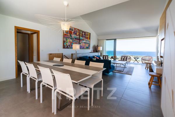 Villa d’exception entre pierre et bois avec piscine et vue mer