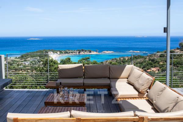 Villa d’exception entre pierre et bois avec piscine et vue mer