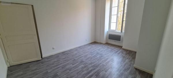 Maison restaurée à louer à Le Gua en Charente-Maritime (17600), ref : L00319   
Monsanson