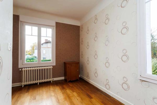 Exclusivité maison années 30 - 6 pièces - garage - terrain 2000m2 DIGOIN (71) prox centre-ville