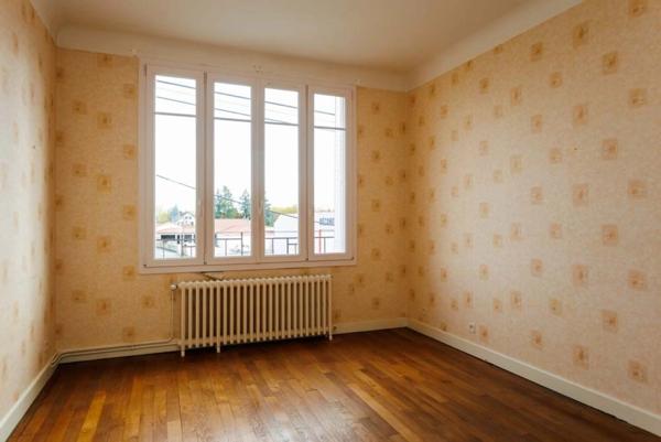 Exclusivité maison années 30 - 6 pièces - garage - terrain 2000m2 DIGOIN (71) prox centre-ville