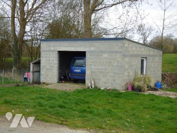 Maison en parpaings sous ardoises, comprenant :
Au sous-sol : garage, chaufferie, buanderie
A...