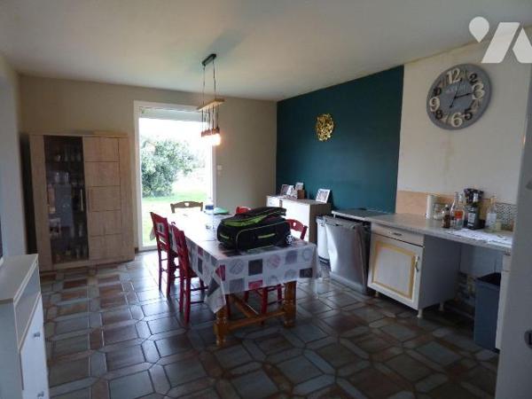 Maison en parpaings sous ardoises, comprenant :
Au sous-sol : garage, chaufferie, buanderie
A...