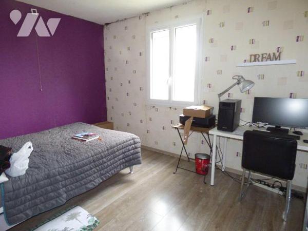 Maison en parpaings sous ardoises, comprenant :
Au sous-sol : garage, chaufferie, buanderie
A...