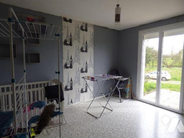 Maison en parpaings sous ardoises, comprenant :
Au sous-sol : garage, chaufferie, buanderie
A...