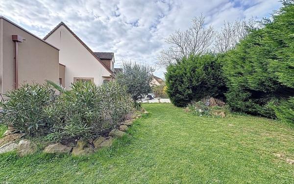 Maison à vendre    9 pièces • 200 m2 Yvré-l'Évêque