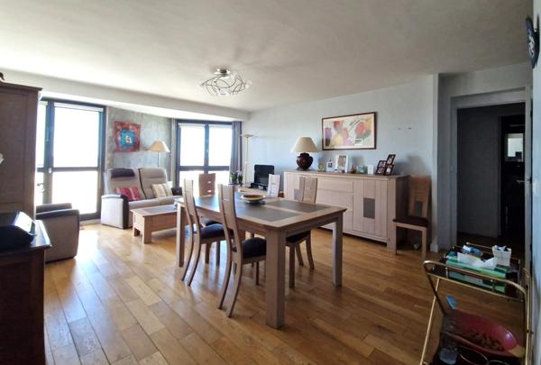 Rennes (35000) Rennes – Grand T4 en étage élevé avec vue panoramique