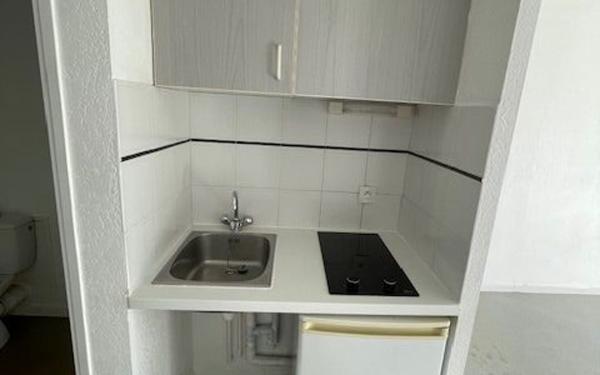 Appartement à louer    1 pièce •  Lattes