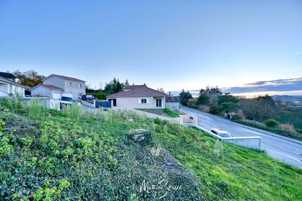 Terrain à bâtir au cœur de la végétation