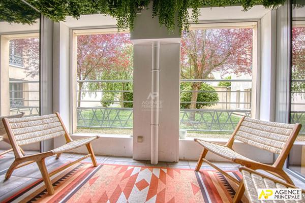 Versailles Montreuil Appartement 4 pièces 87.82 m² carrez + loggia de 6.47 m² et double box €740 000 ** - Référence 27685