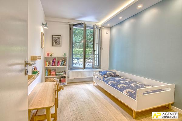 Versailles Montreuil Appartement 4 pièces 87.82 m² carrez + loggia de 6.47 m² et double box €740 000 ** - Référence 27685