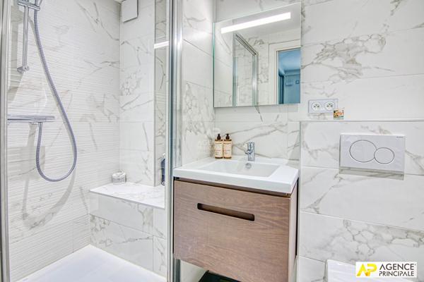 Versailles Montreuil Appartement 4 pièces 87.82 m² carrez + loggia de 6.47 m² et double box €740 000 ** - Référence 27685