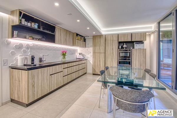 Versailles Montreuil Appartement 4 pièces 87.82 m² carrez + loggia de 6.47 m² et double box €740 000 ** - Référence 27685