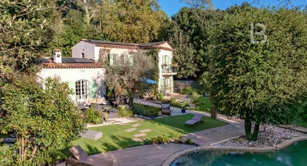 Superbe villa provençale avec vue mer et piscine dans un quartier calme de Roquefort-les-Pins
