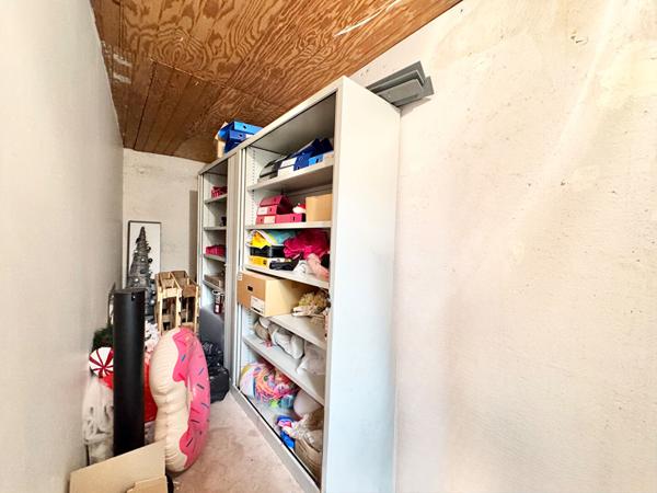 Local commercial déjà loué (rentabilité de 11%) avec annexes + caves