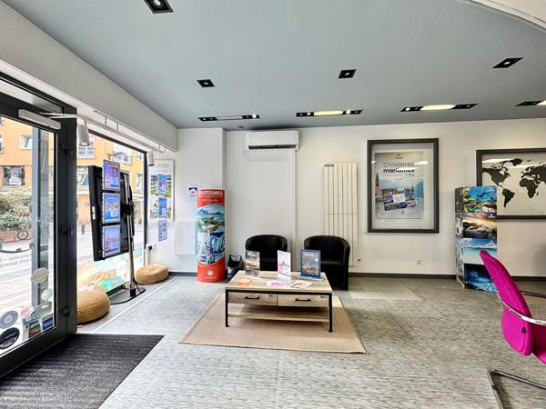 Local commercial déjà loué (rentabilité de 11%) avec annexes + caves
