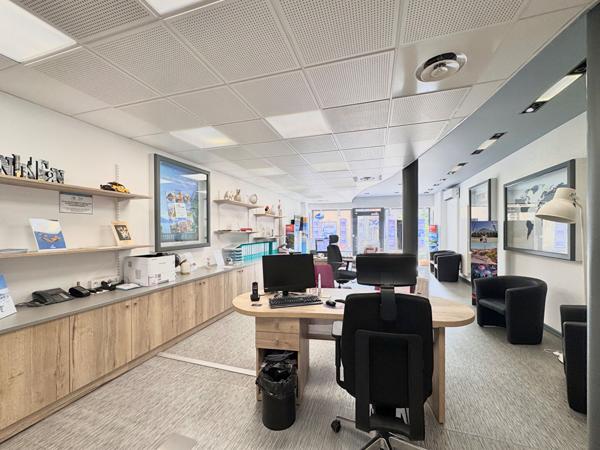 Local commercial déjà loué (rentabilité de 11%) avec annexes + caves
