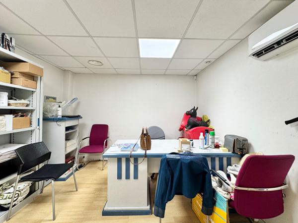 Local commercial déjà loué (rentabilité de 11%) avec annexes + caves