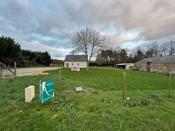 Terrain Constructible et viabilisé - Daon - 786 m2