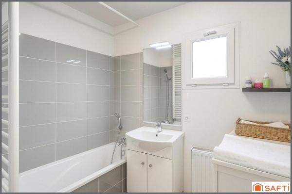 T3 récent de 2015 avec terrasse et parking