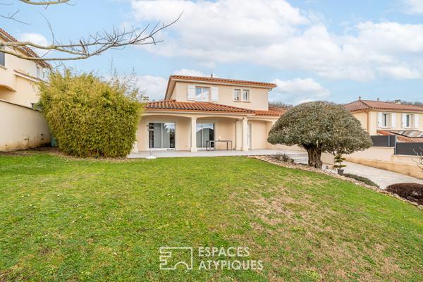 Maison avec jardin paysagé au coeur de La Boisse