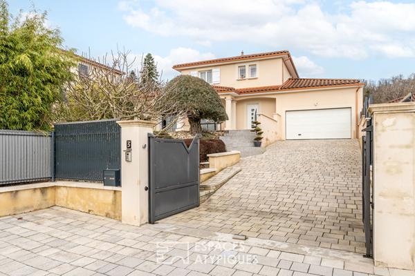 Maison avec jardin paysagé au coeur de La Boisse