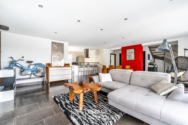 Maison avec jardin paysagé au coeur de La Boisse