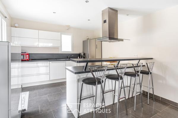 Maison avec jardin paysagé au coeur de La Boisse