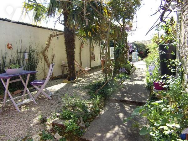 MAISON  HABITABLE  CENTRE BOURG