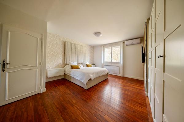 Maison Corbeil-Essonnes 8 pièce(s) 310m2