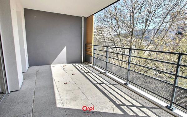 Appartement à vendre    3 pièces • 64,20 m2 Marseille 10