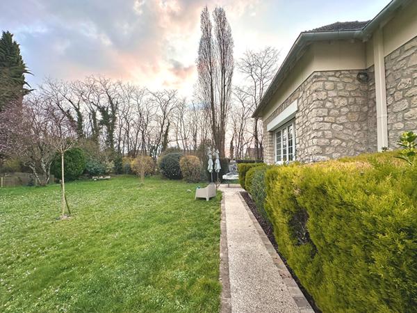 Maison de caractère aux portes du centre-ville de Nemours