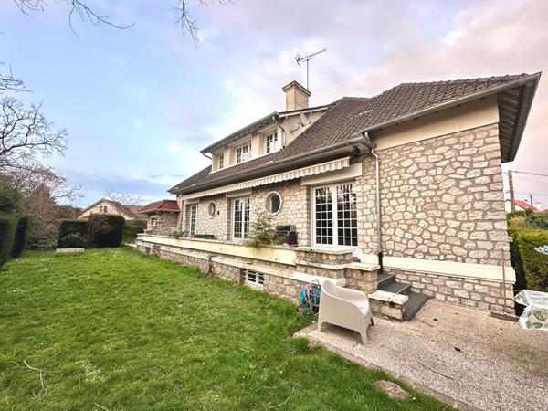 Maison de caractère aux portes du centre-ville de Nemours
