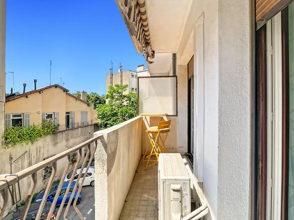 À vendre Appartement 3 pièces + Place de parking Secteur Cinq Avenues 13004 Marseille