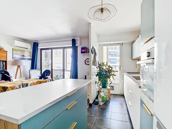 À vendre Appartement 3 pièces + Place de parking Secteur Cinq Avenues 13004 Marseille