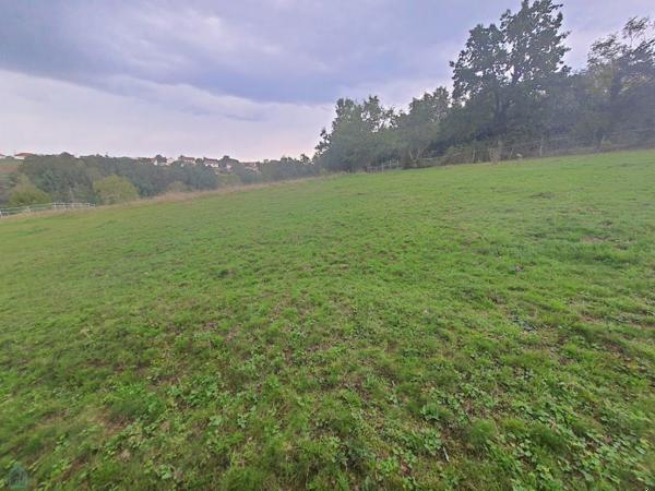 Saint Yorre,Terrain de 5100m2 dont 600 m2 constructible source,  avec une belle vue